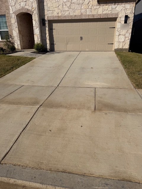 Concrete driveway before softwashing